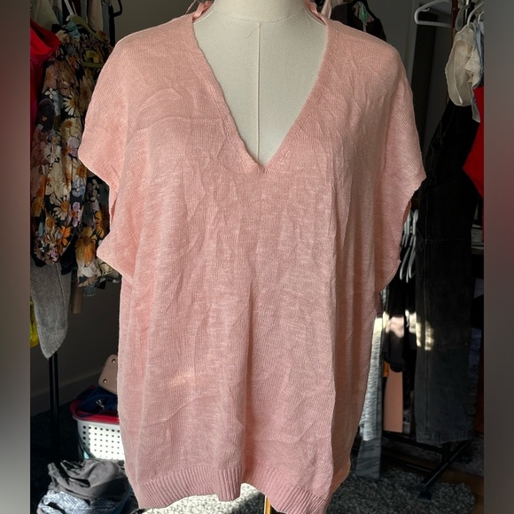 Banana Republic Lightweight V neck sweater - Picture 2 of 3